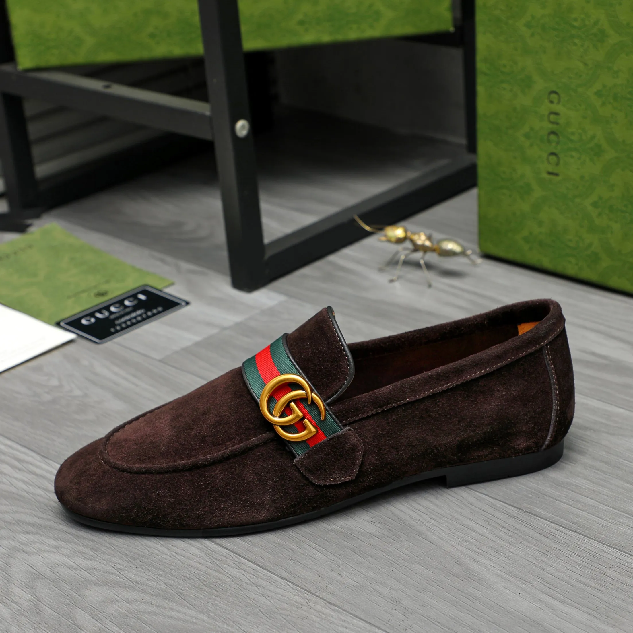 Men's shoes 💰p400 Product trademark: GUCCI "Gucci" business casual leather shoes Regular size: 38-46 (38.45.46 is custom-made and non-returnable) Product material: Selected suede cowhide with webbing upper, cowhide lining, original rubber outsole